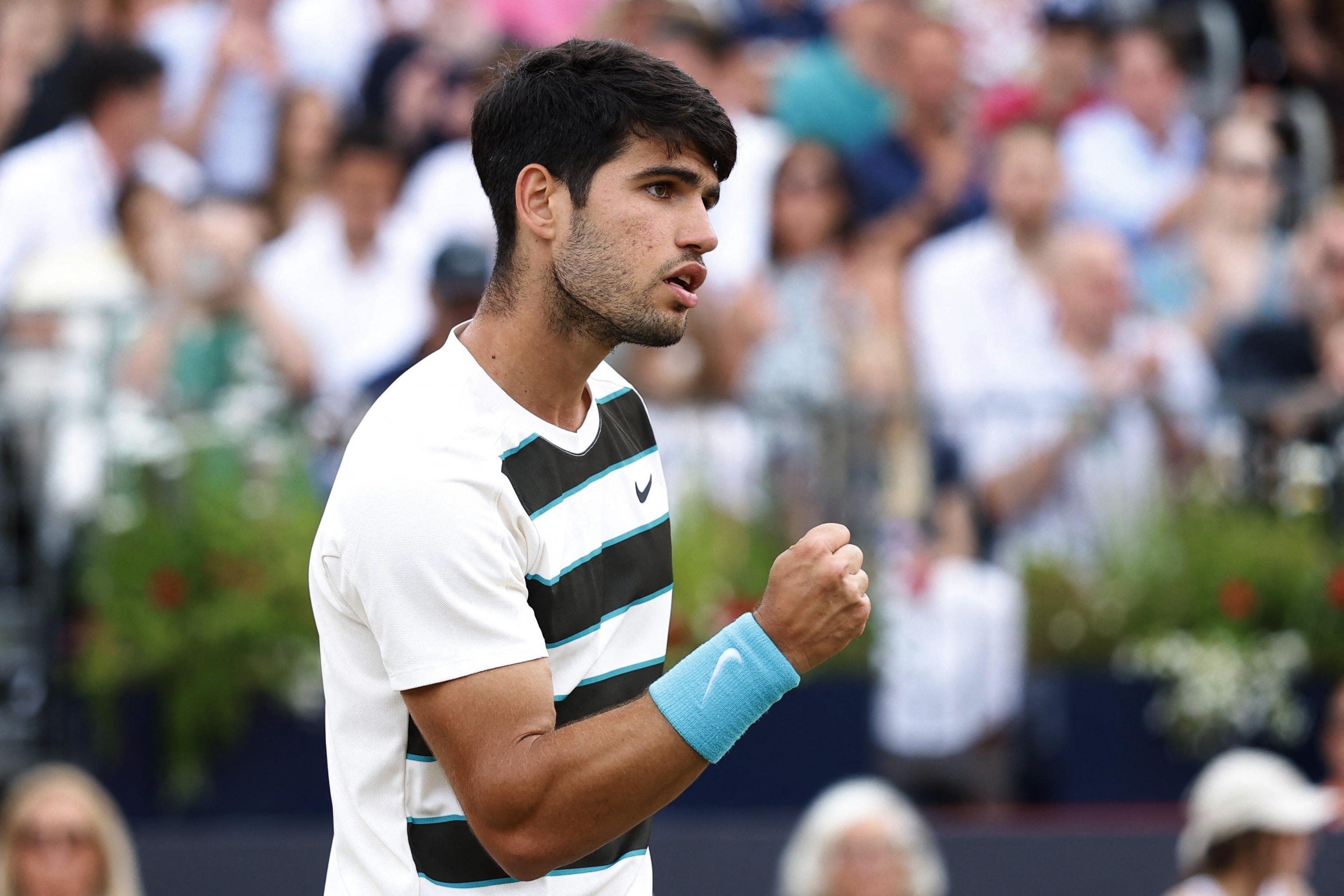 开云体育官网-英国网球队翻盘澳大利亚网球队，阿尔卡拉斯惊艳世界的简单介绍