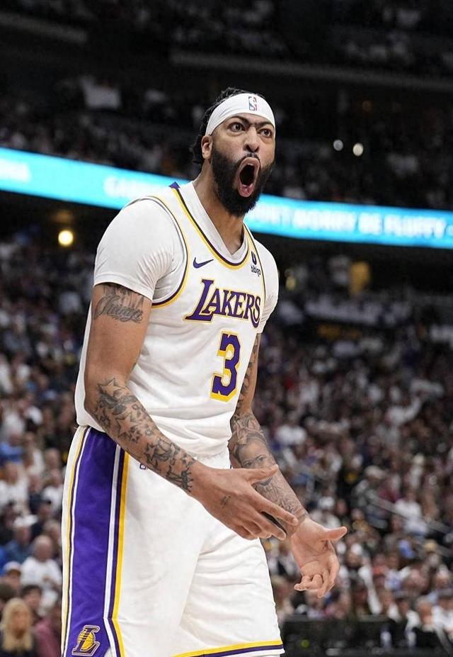 关于湖人鏖战勇士B队，萨博尼斯完成帽子戏法的信息