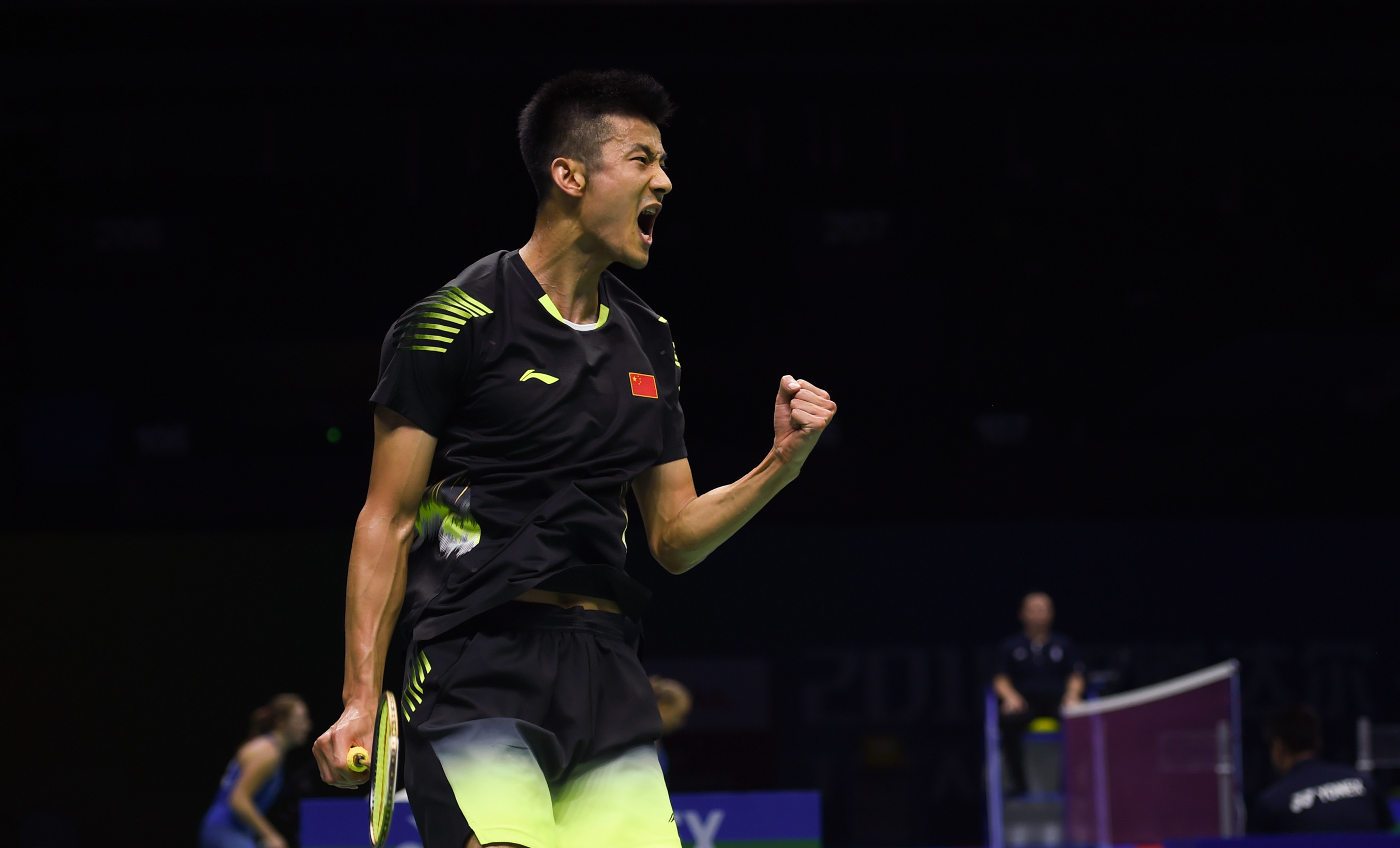 韩国羽毛球队轻取英格兰羽毛球队，谌龙爆发神勇