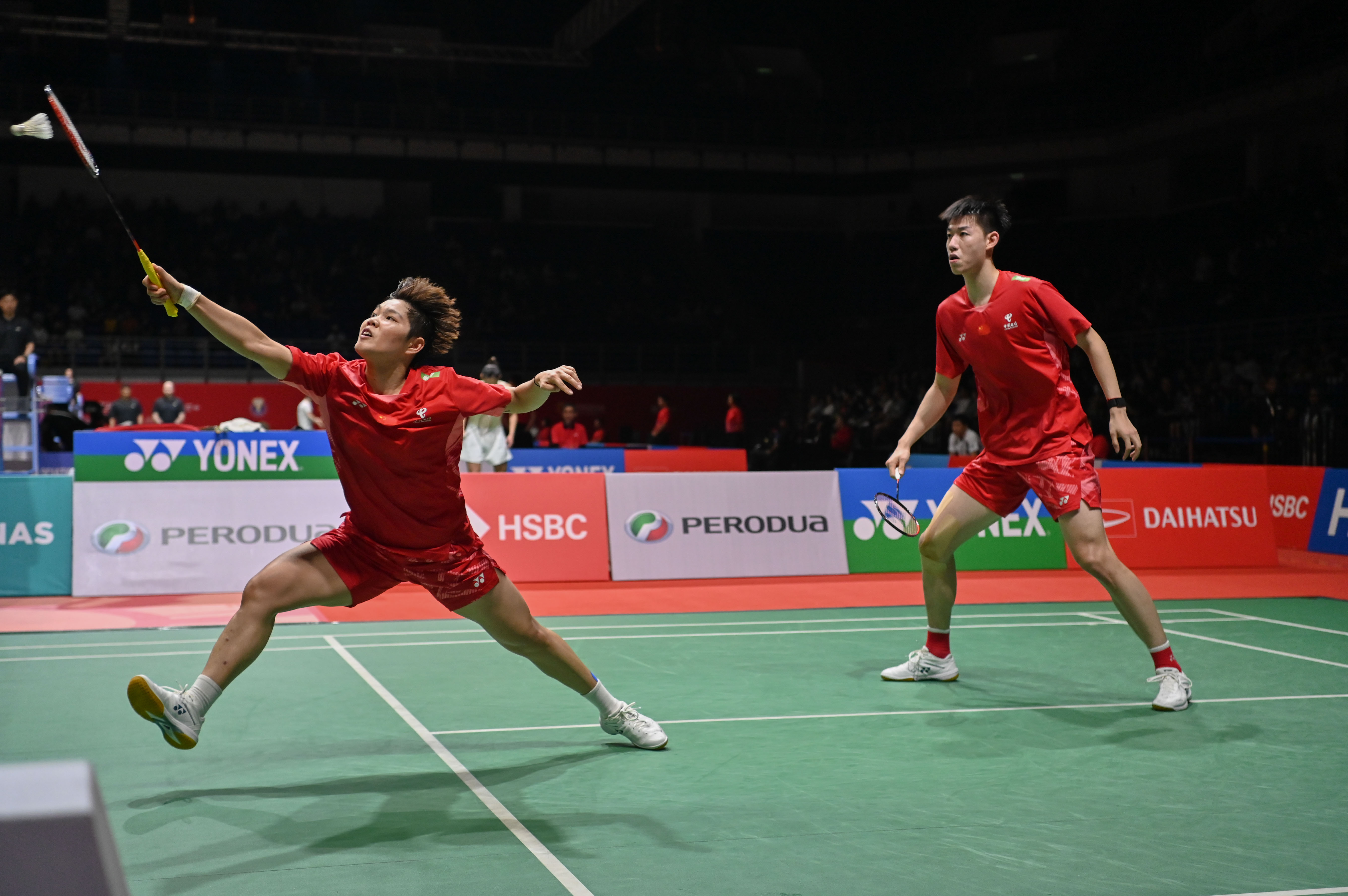 包含马来西亚羽毛球队鏖战日本羽毛球队，安赛龙制霸全场的词条