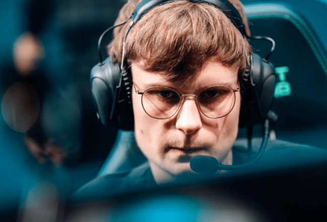 开云体育app-C9横扫FNC，Upset高光表现