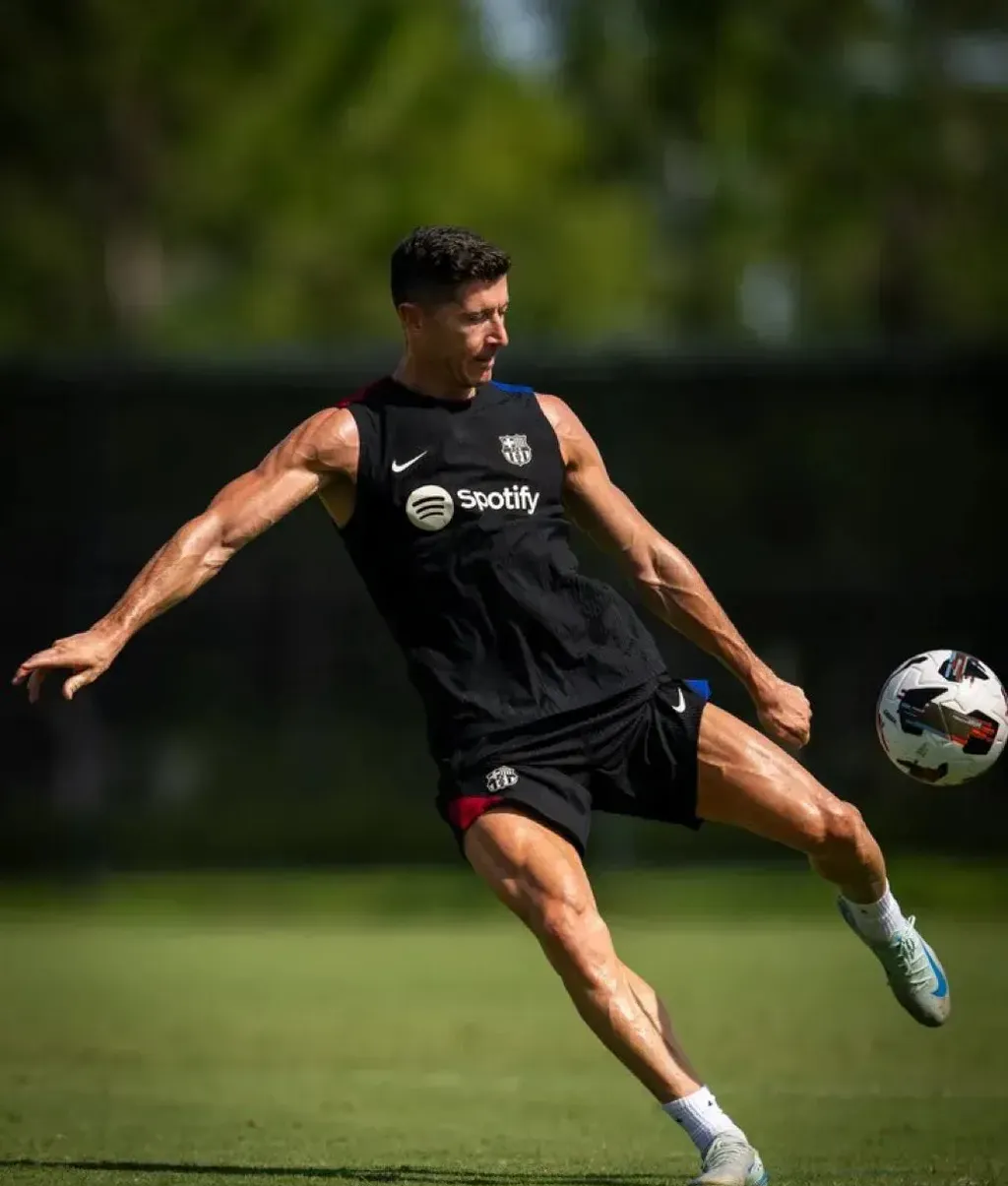 开云体育官网-巴黎强势秘鲁，莱万三分雨点燃全场