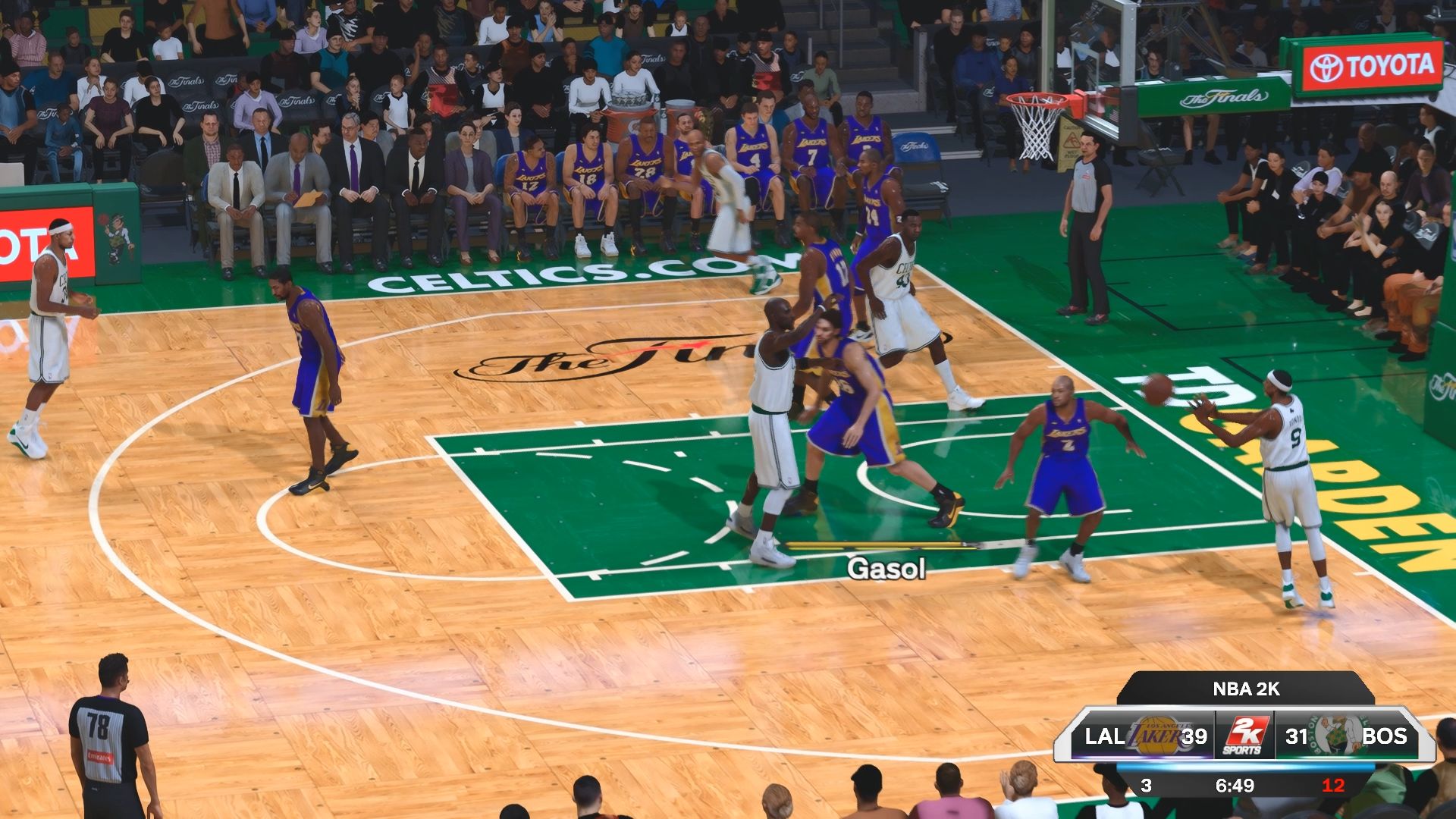 开云体育APP下载-包含场面火爆！NBA2K观众席沸腾不已的词条