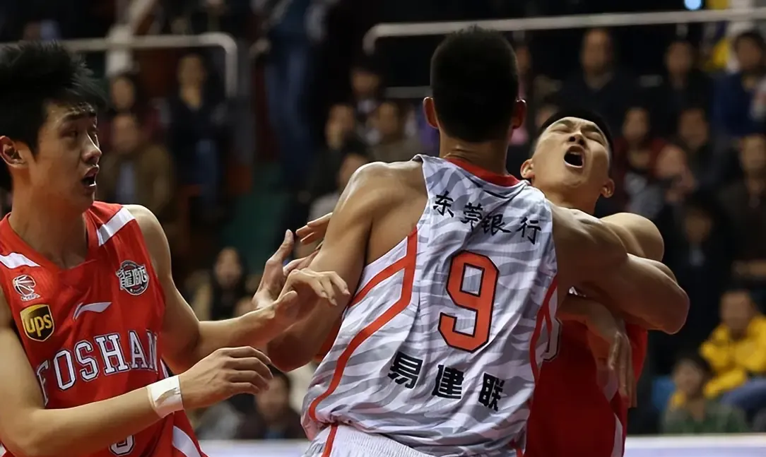 广东队绝杀爵士,米切尔扛起全队 广东队绝杀爵士,米切尔扛起全队