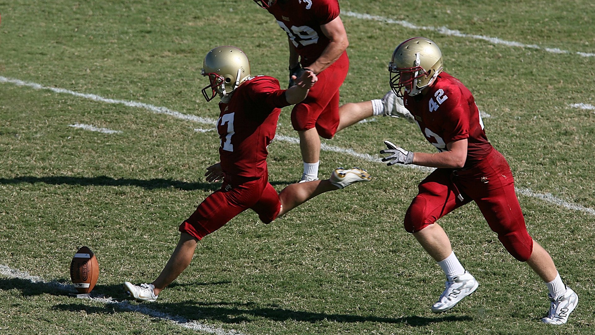 双星战歌,拉什福德轻灵舞步与加纳蛮牛冲撞下的同一曲胜利狂想