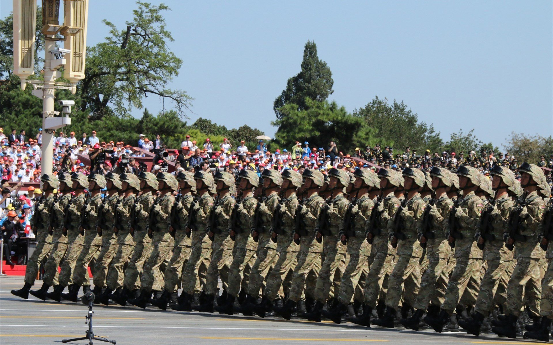 当街道陷入癫狂，范弗利特以冰点精度，切割蒙扎之夜